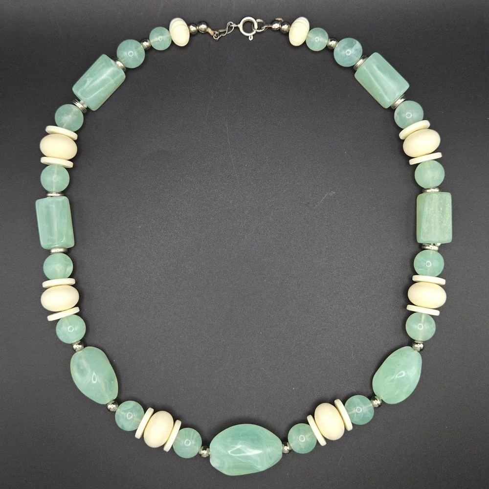 1960s Mod Chunky Beaded Necklace Marbled UV Glow Vintage Plastic 18